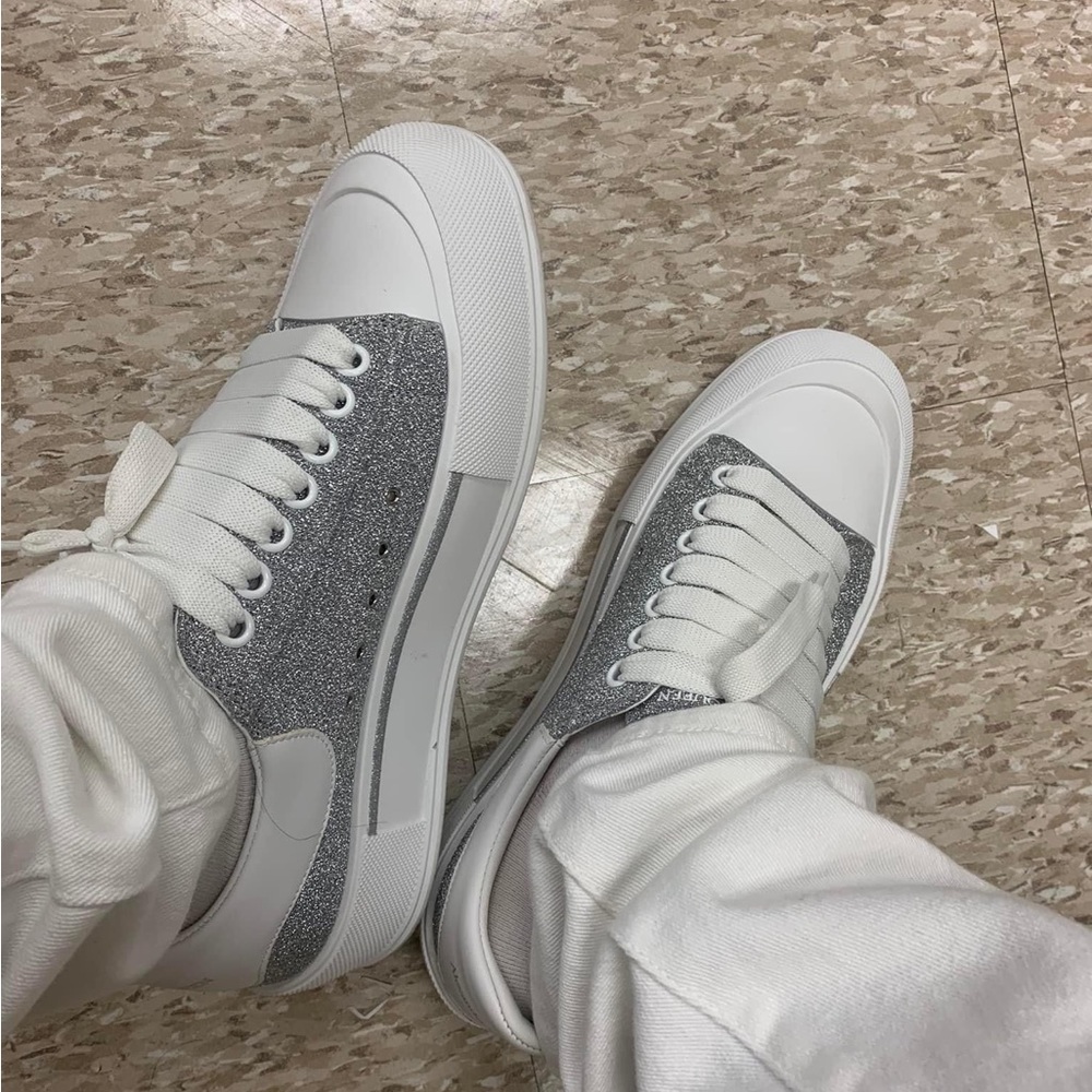 Alexander mcqueens 10.5 worn once throw a price